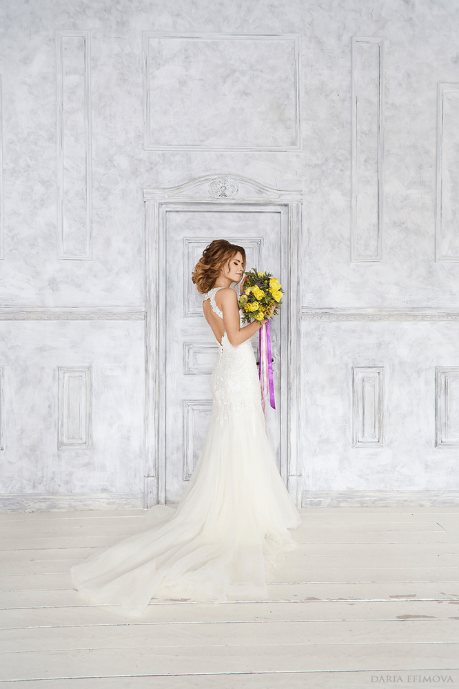 The magic of white-creative shooting of the bride’s gathering with the boudoir dress Odry and the wedding dress Camel…
