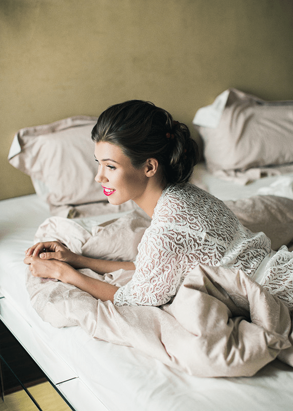 Wedding morning of the bride Daria, wedding robe Natalie and underwear from Boudoir-Wedding