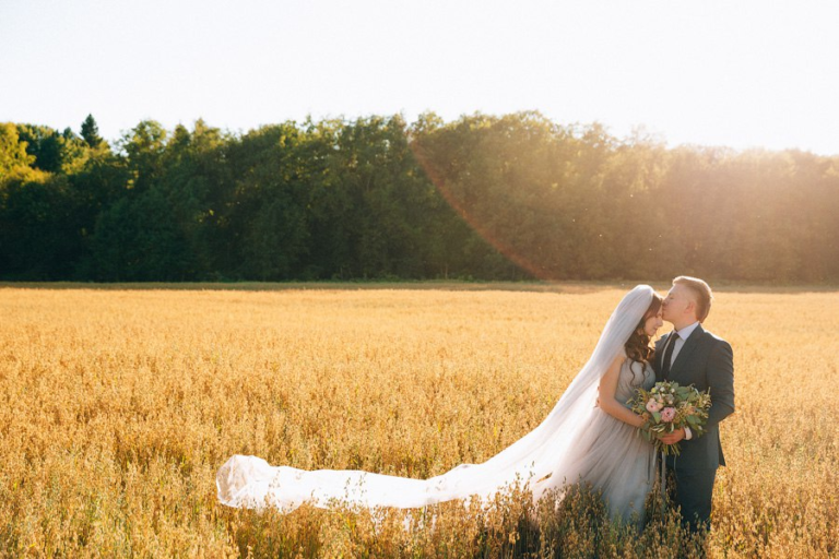 Bride Julia, in a Trudy wedding dress and a chic veil from Boudoir-Wedding