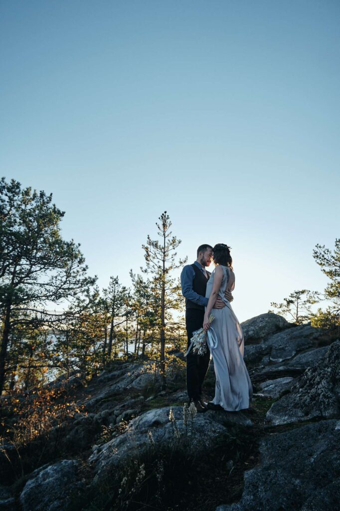 Photo Bride Darius in a custom shirt by Boudoirwedding
