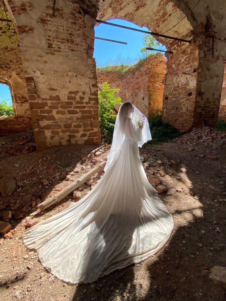 Photo Bride Emilia in an Augusta dress
