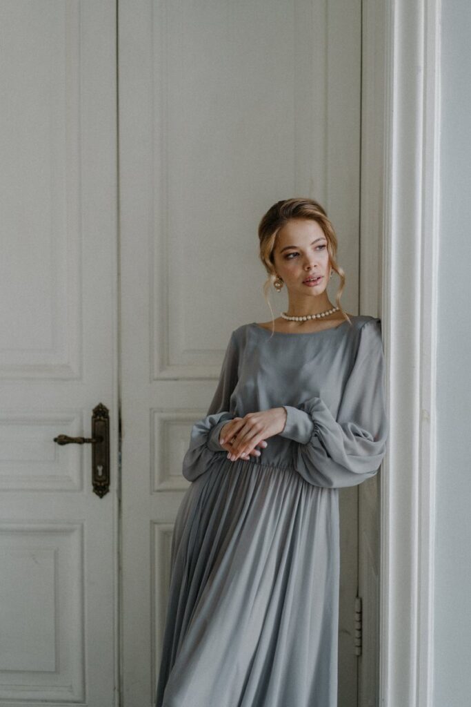 Photo Bride in a gray Nirvana wedding dress