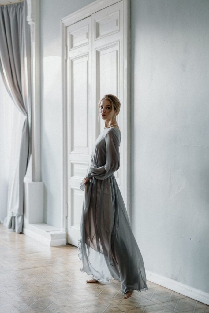 Photo Bride in a gray Nirvana wedding dress