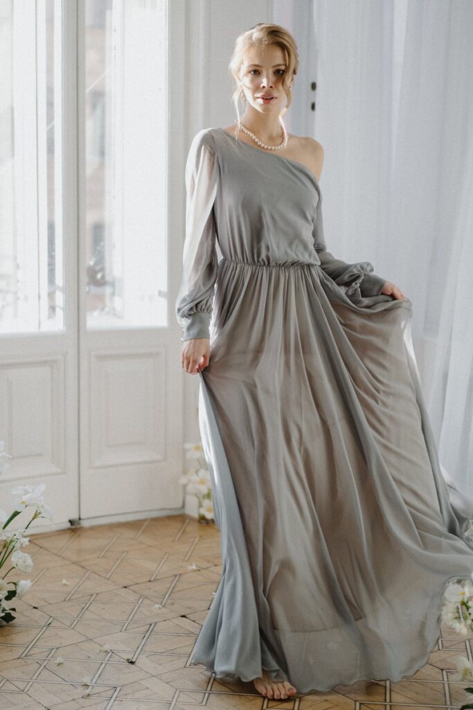 Photo Bride in a gray Nirvana wedding dress