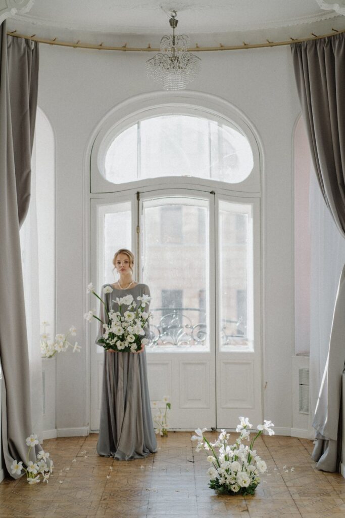 Photo Bride in a gray Nirvana wedding dress