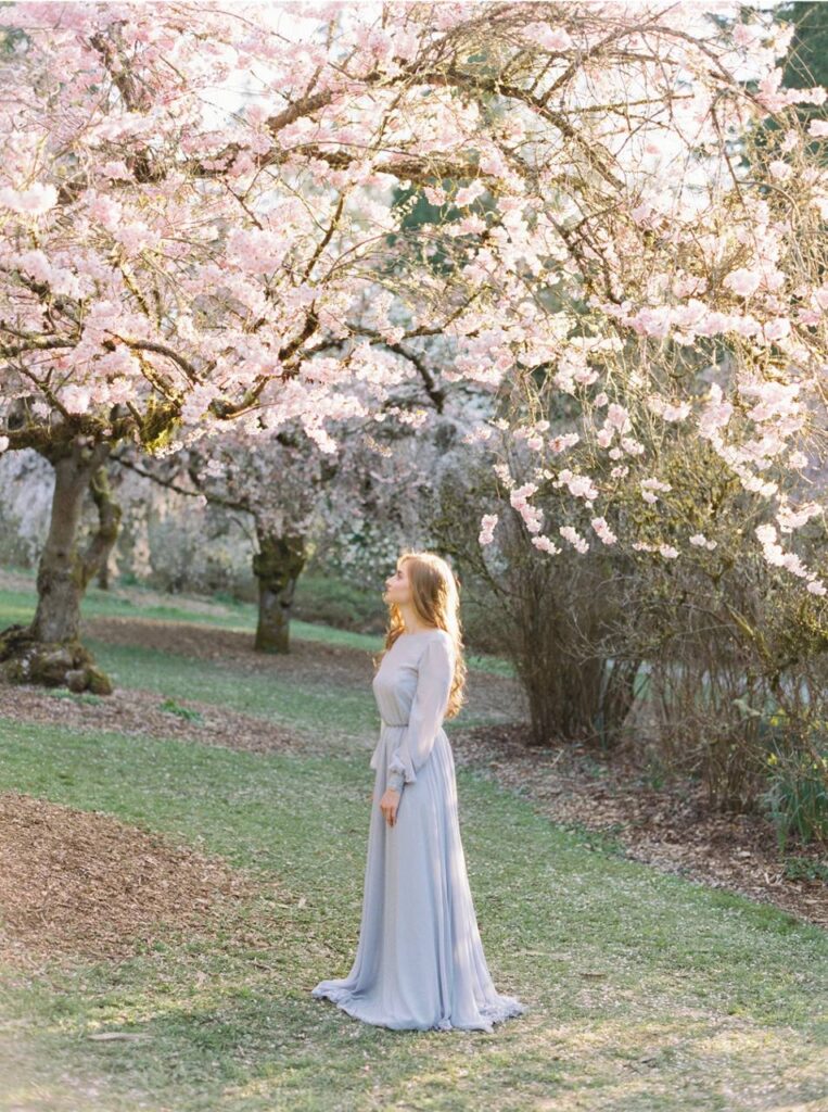 Photo Bride in a gray Nirvana wedding dress