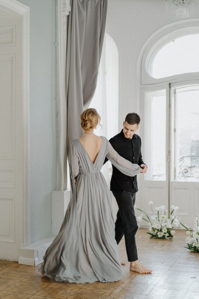 Photo Bride in a gray Nirvana wedding dress