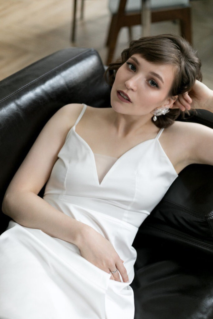 Photo Bride in a nightgown with an insert