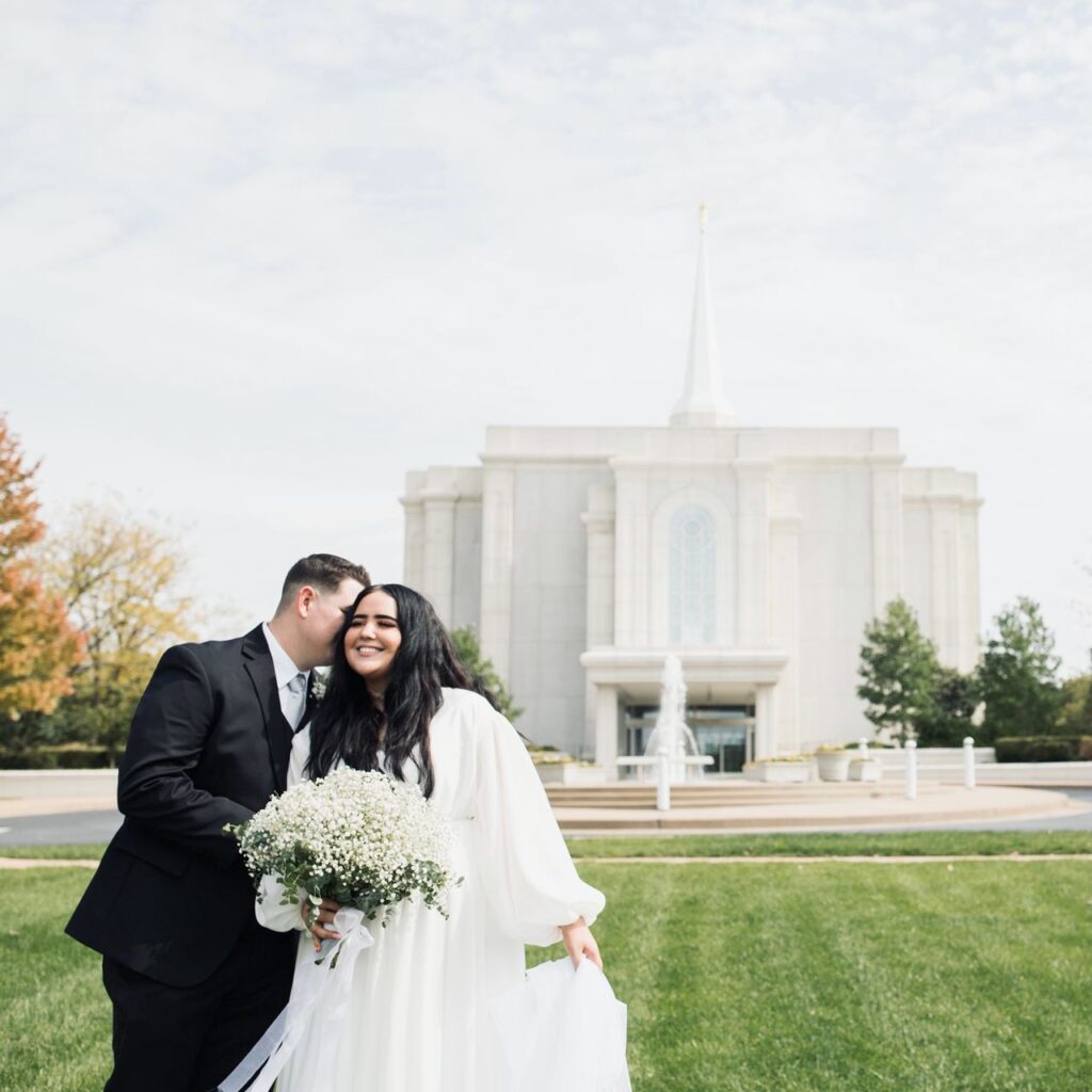 Photo Bride in a Scarlet wedding dress
