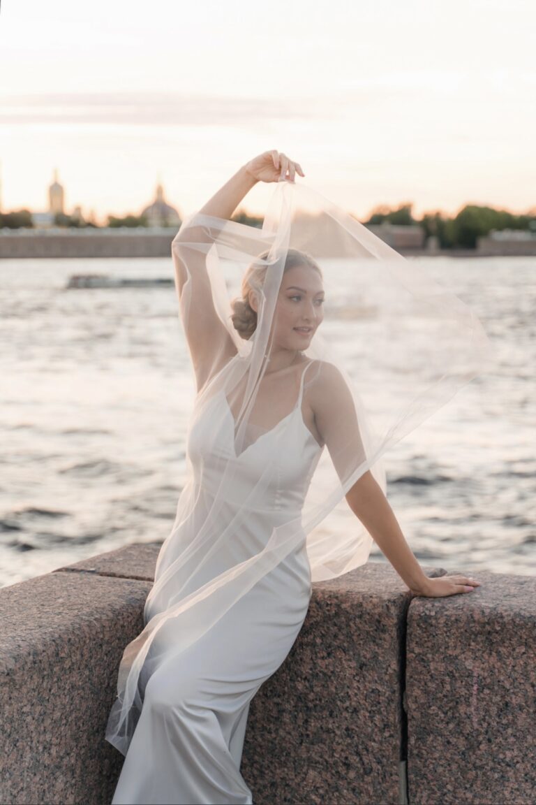 The bride in a basic shirt with an insert on the promenade