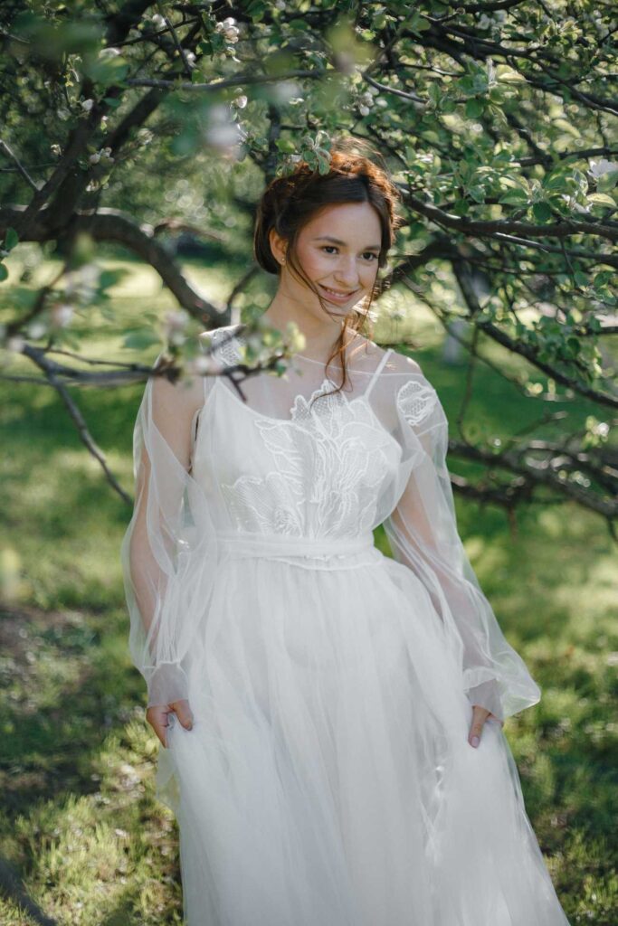 Photo Bride in Fantasia dress in a spring garden