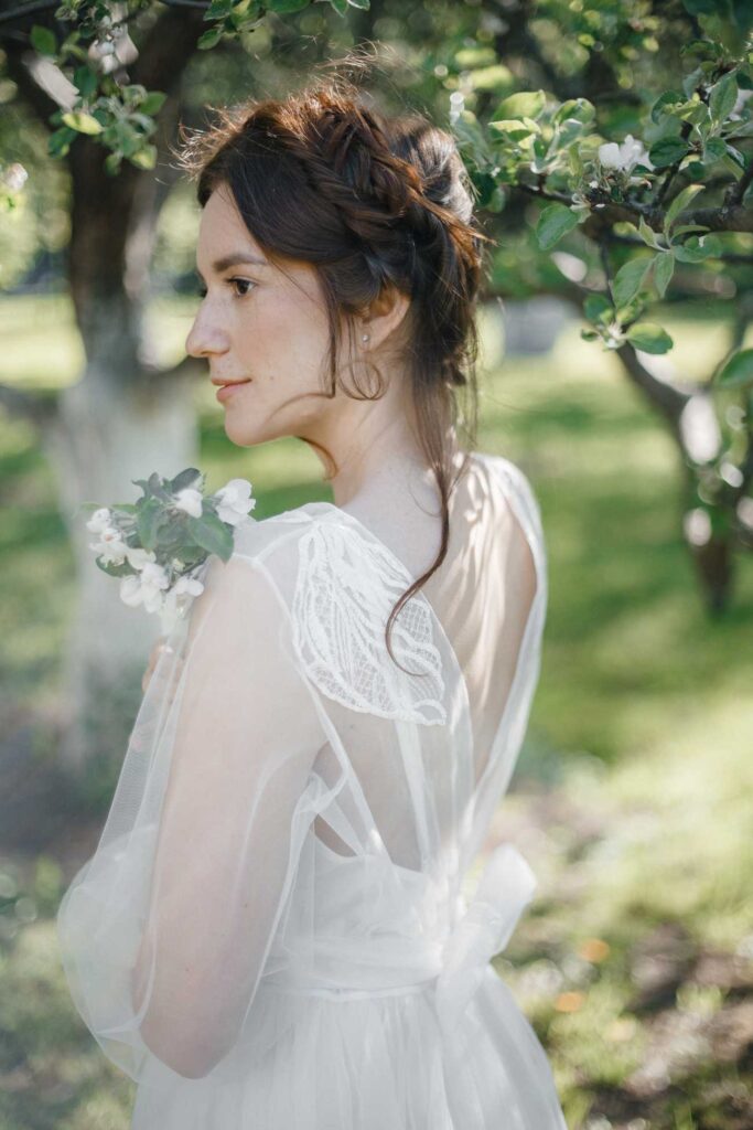 Photo Bride in Fantasia dress in a spring garden