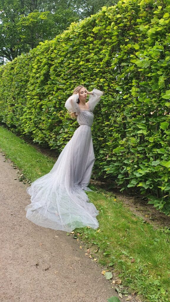 Photo Bride in gray wedding dress Vivian location Peterhof