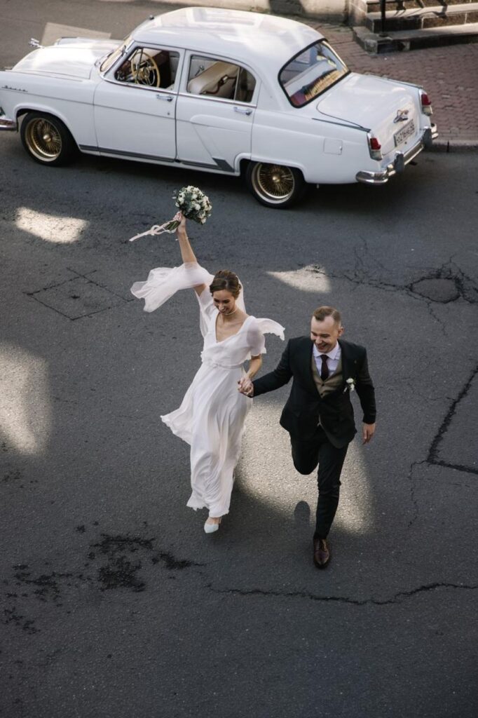 Photo Bride Julia in ivory Berta wedding dress