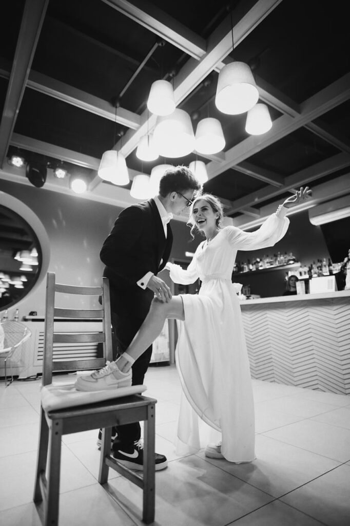Photo Bride Marina in a mischievous reading of the Charis dress