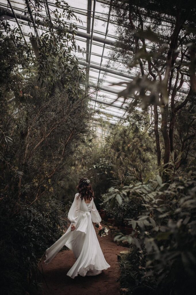 Photo Bride Olga in ivory Nirvana wedding dress