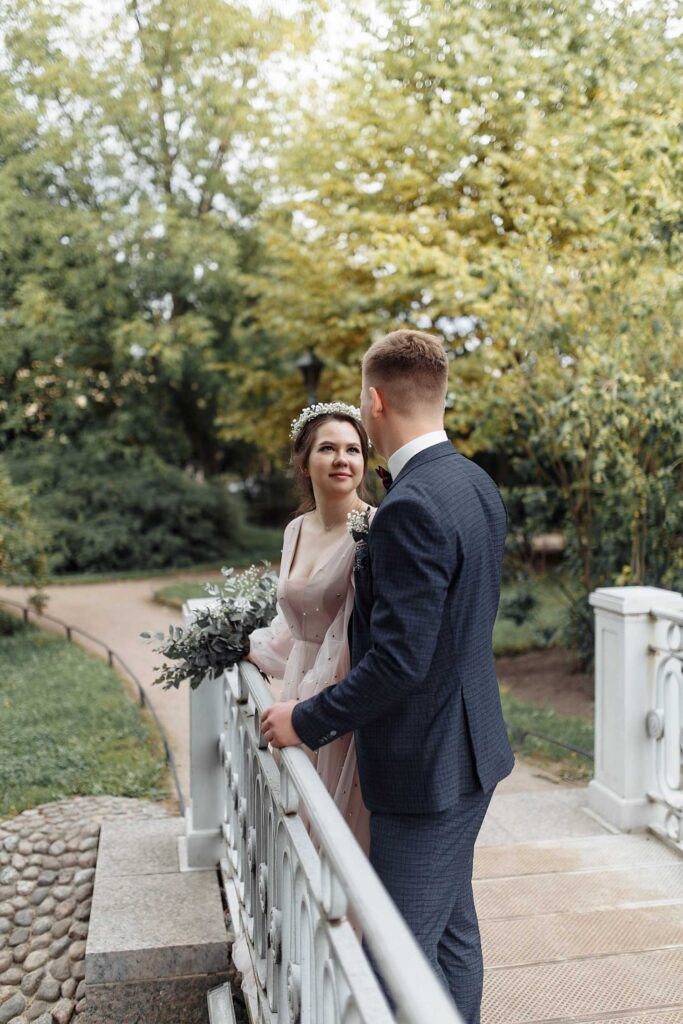 Photo Bride Xenia in powder wedding dress Iowa
