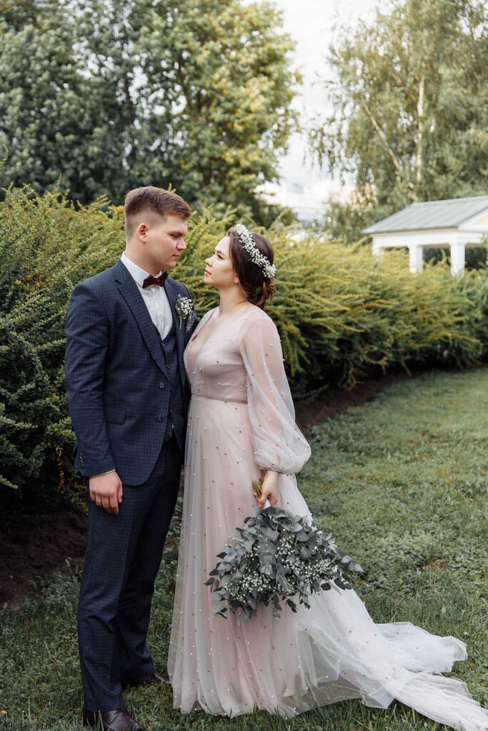 Photo Bride Xenia in powder wedding dress Iowa