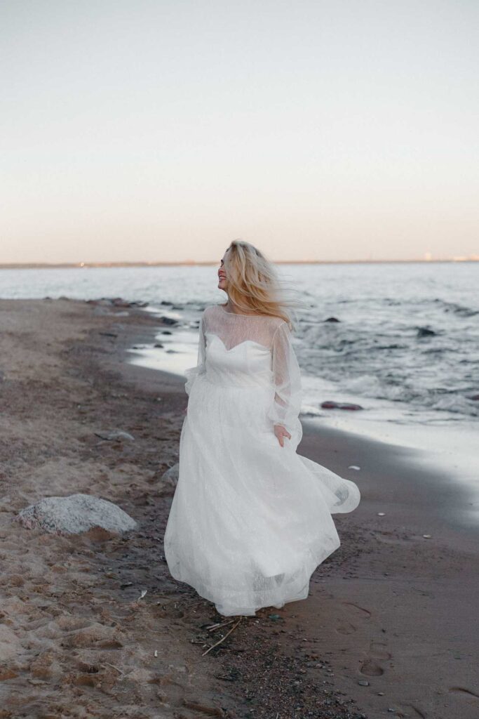 Photo Custom dress for a summer bride by BoudoirWedding