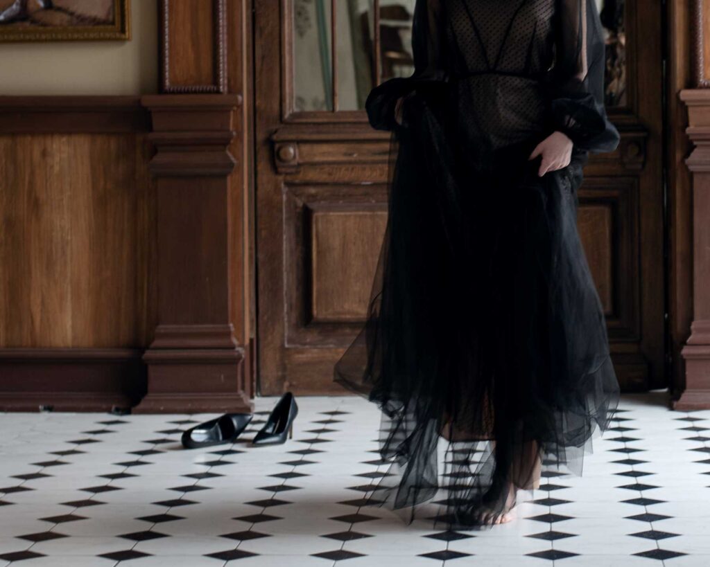 Photo Daring and classic look with  boudoir dress Beyonce