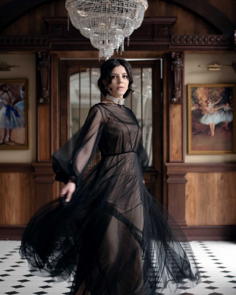 Daring and classic look with boudoir dress Dimond