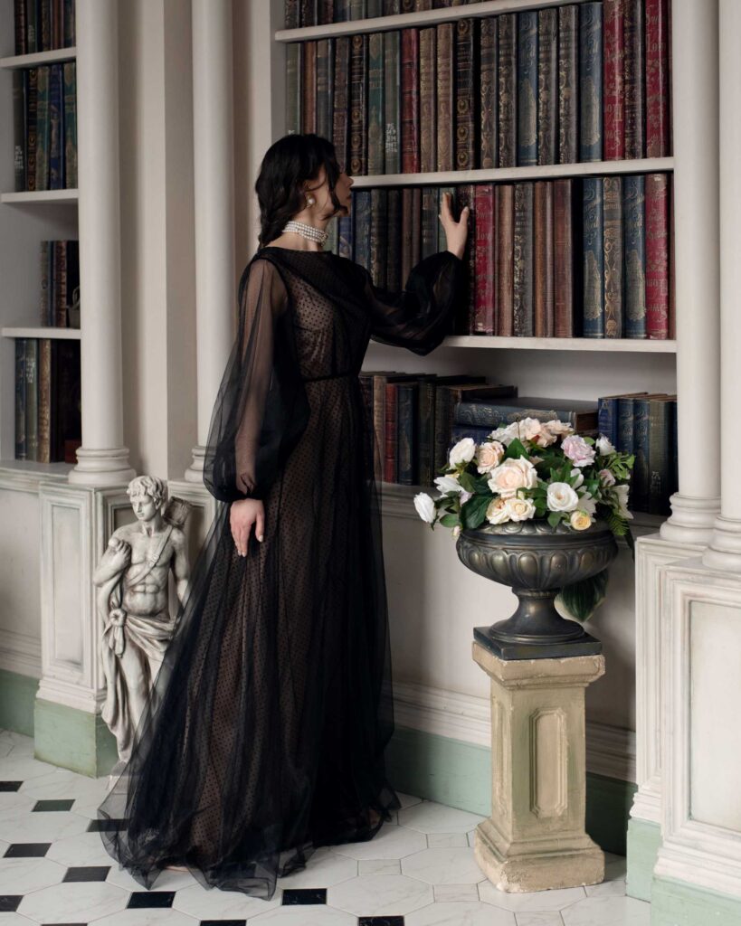 Photo Daring and classic look with  boudoir dress Beyonce