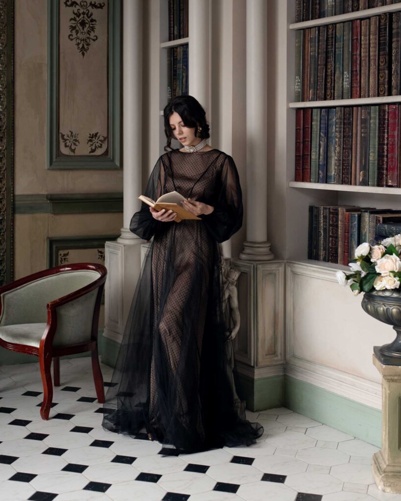 Photo Daring and classic look with  boudoir dress Beyonce