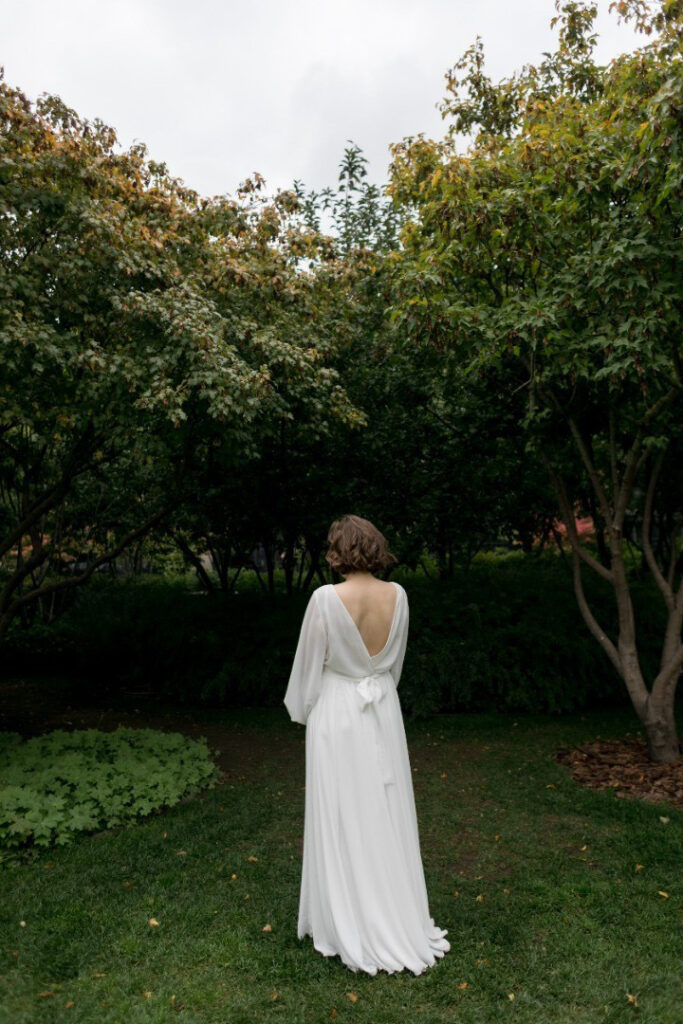 Photo Happy bride in an Augusta gown