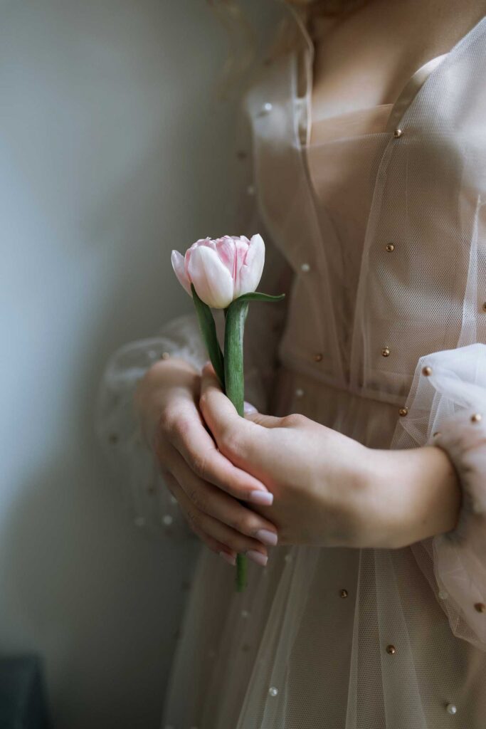 Photo Photo session of a bride in a powder dress Iowa