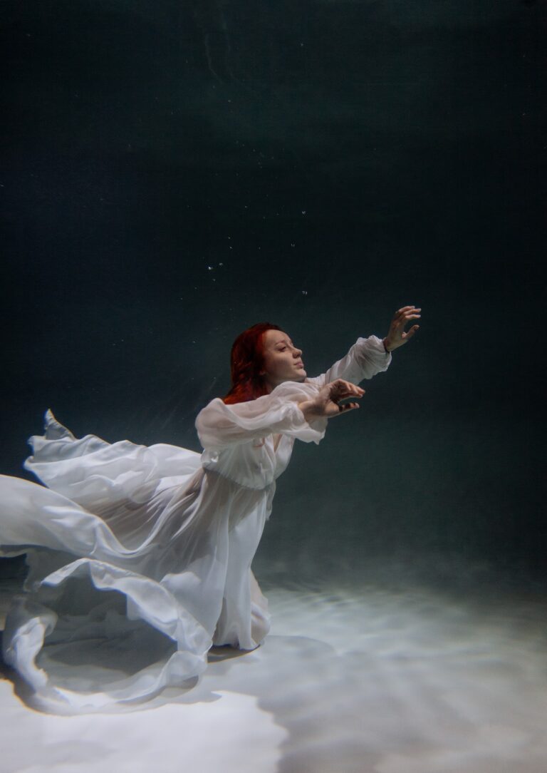 Photo shoot in water bride in Scarlet dress