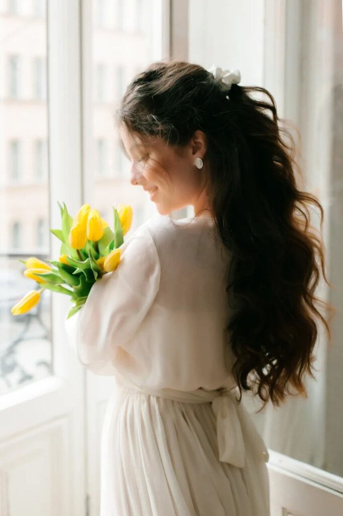 Photo Photo shoot inspired by a spring morning in a Charis dress