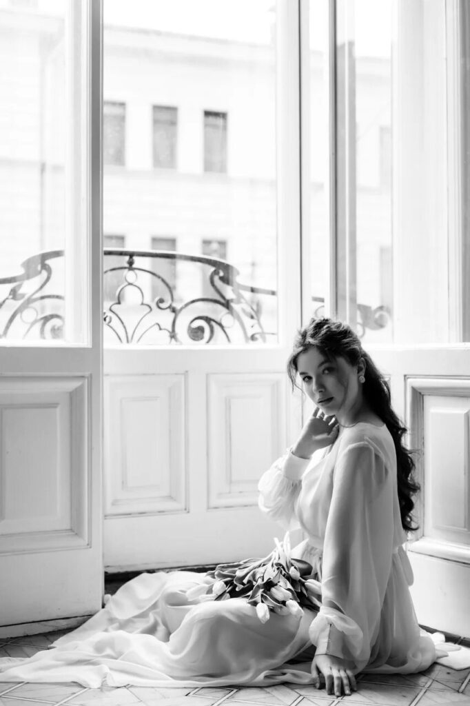 Photo Photo shoot inspired by a spring morning in a Charis dress
