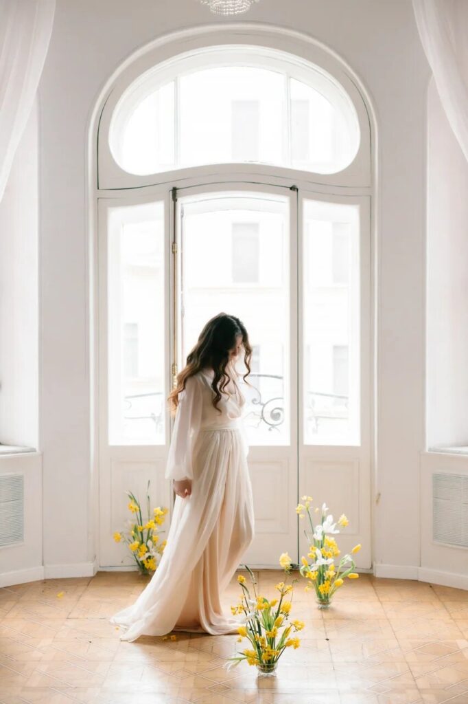 Photo Photo shoot inspired by a spring morning in a Charis dress