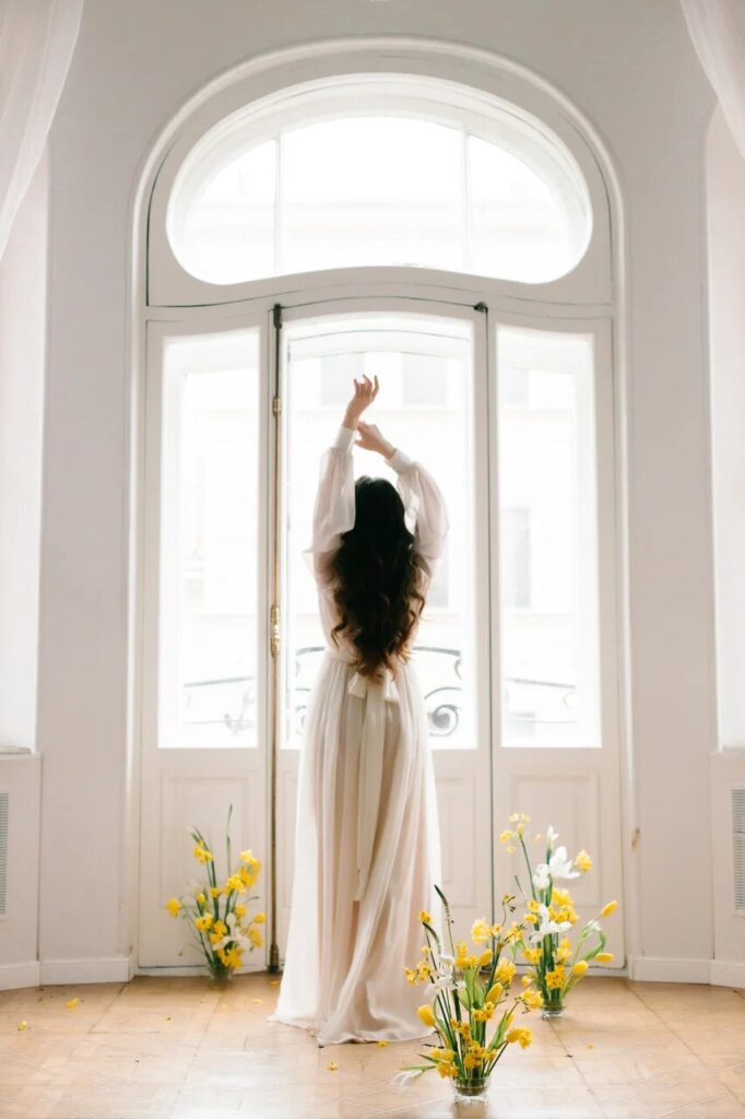Photo Photo shoot inspired by a spring morning in a Charis dress
