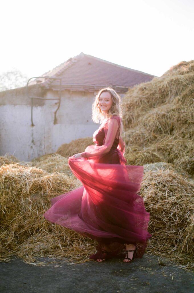 Photo Photo shoot with a horse bride in a Grazia dress