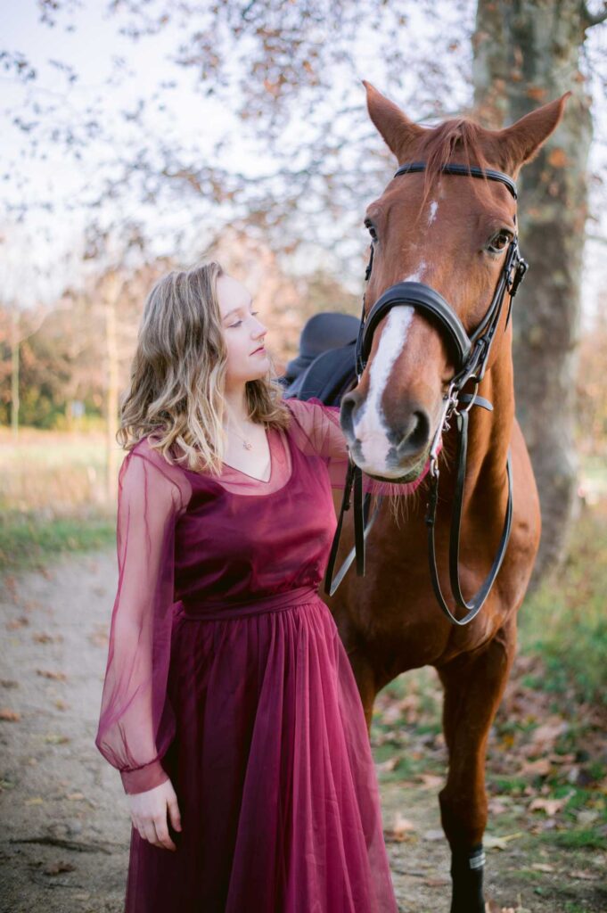 Photo Photo shoot with a horse bride in a Grazia dress