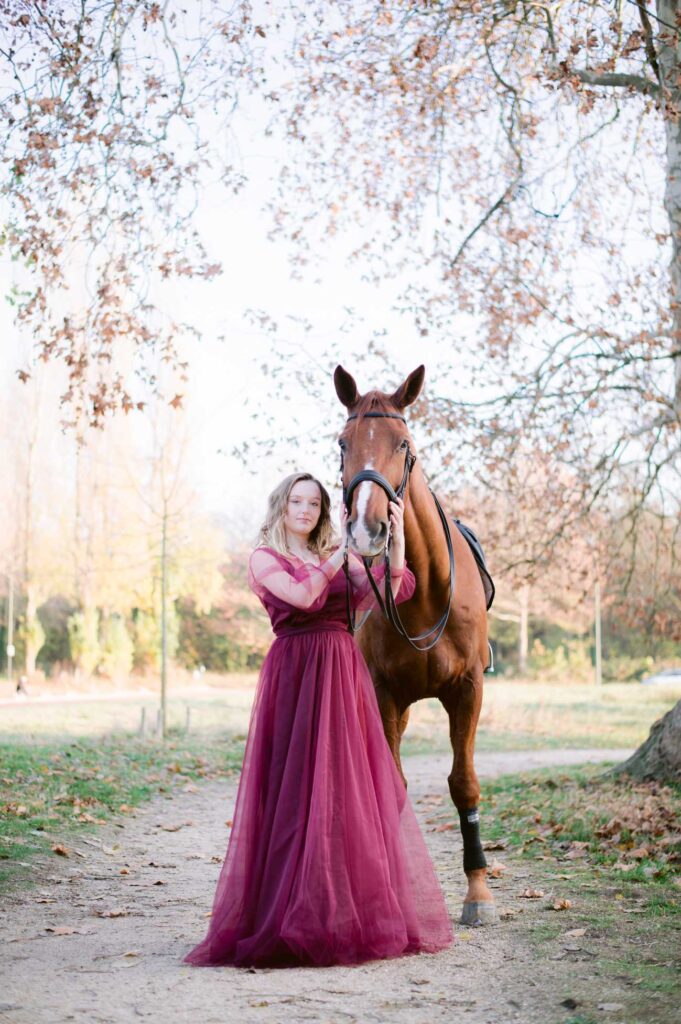 Photo Photo shoot with a horse bride in a Grazia dress
