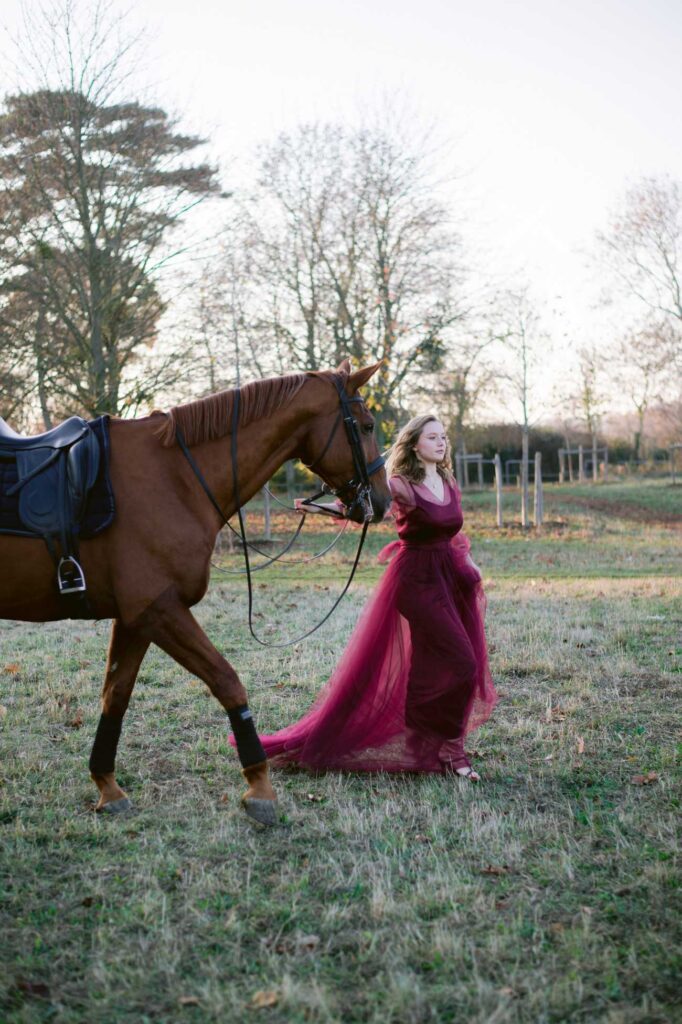Photo Photo shoot with a horse bride in a Grazia dress