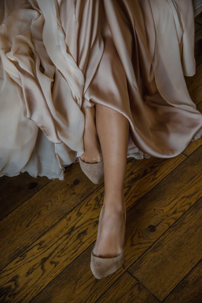 Photo Romantic photo shoot in satin Milana set