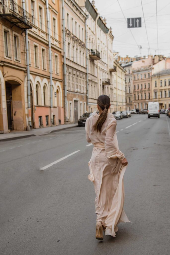 Photo Romantic photo shoot in satin Milana set