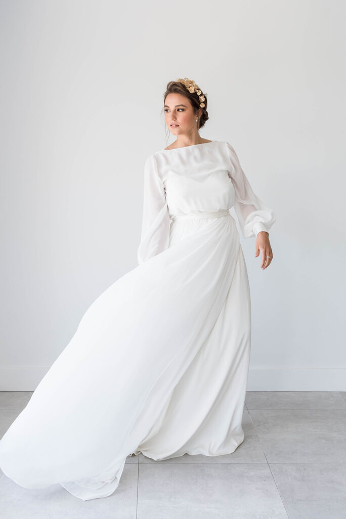 Photo Shooting a bride in a Nirvana wedding dress