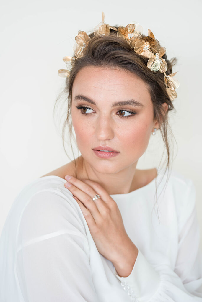 Photo Shooting a bride in a Nirvana wedding dress
