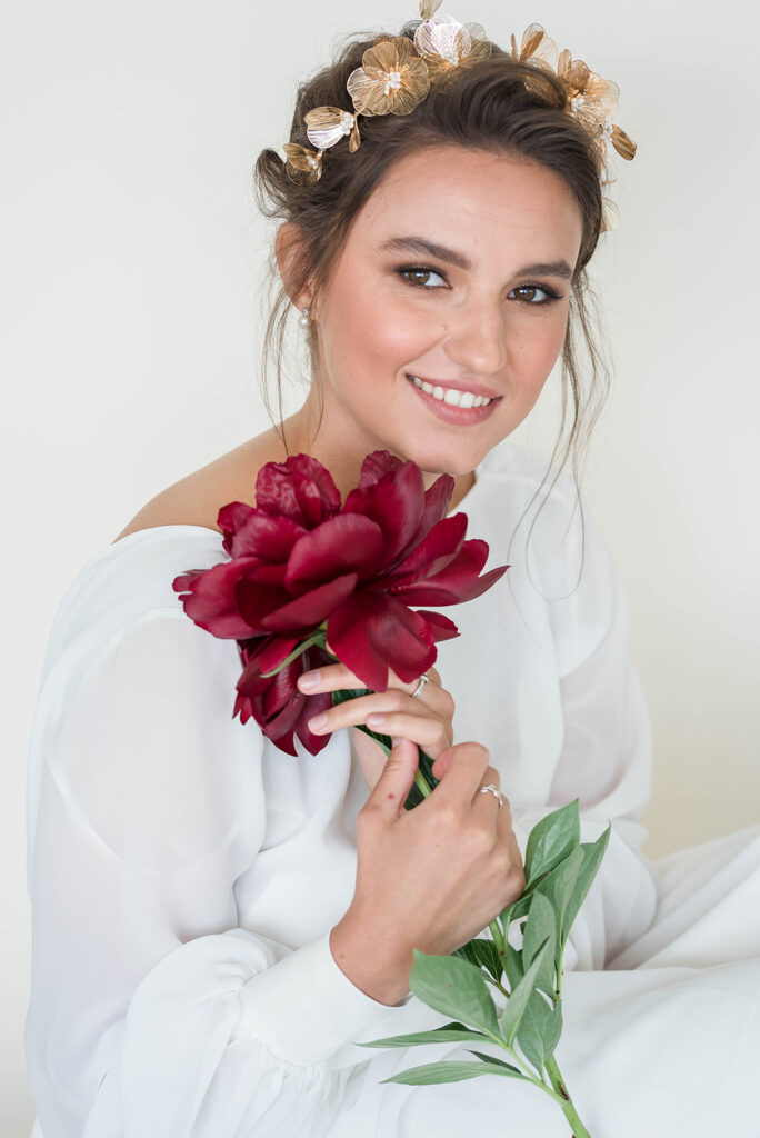 Photo Shooting a bride in a Nirvana wedding dress