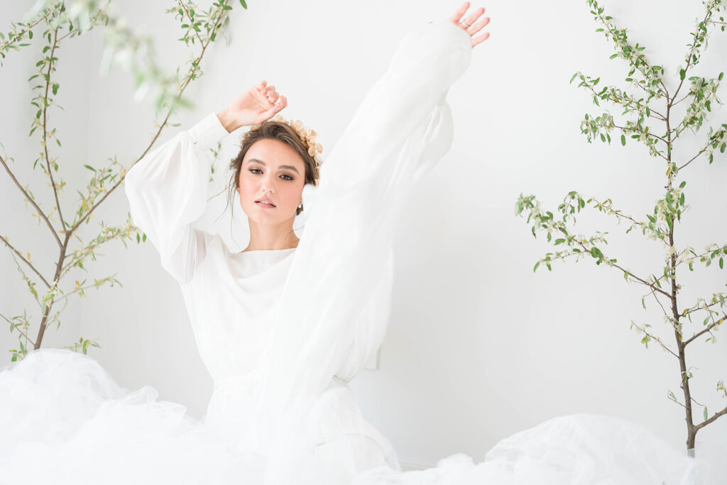 Photo Shooting a bride in a Nirvana wedding dress