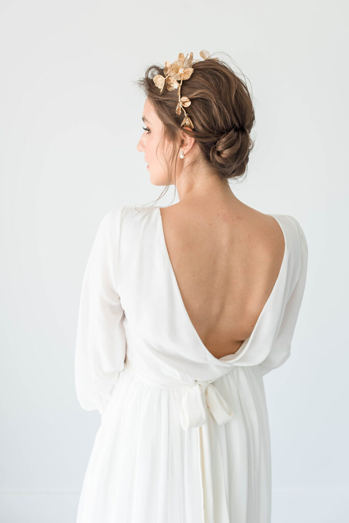 Photo Shooting a bride in a Nirvana wedding dress