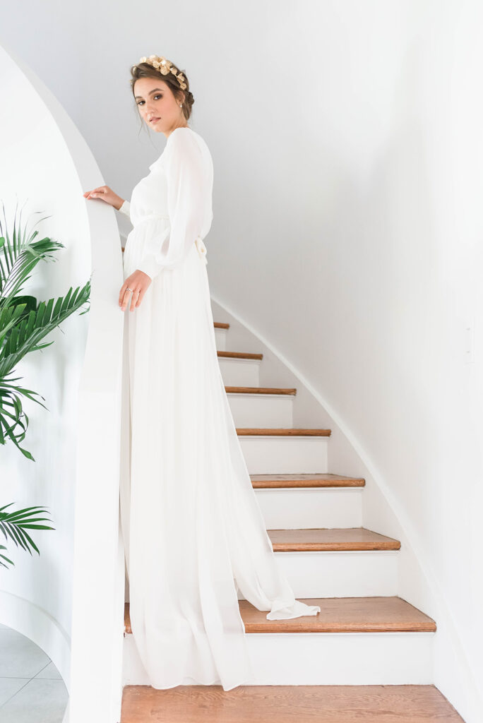 Photo Shooting a bride in a Nirvana wedding dress