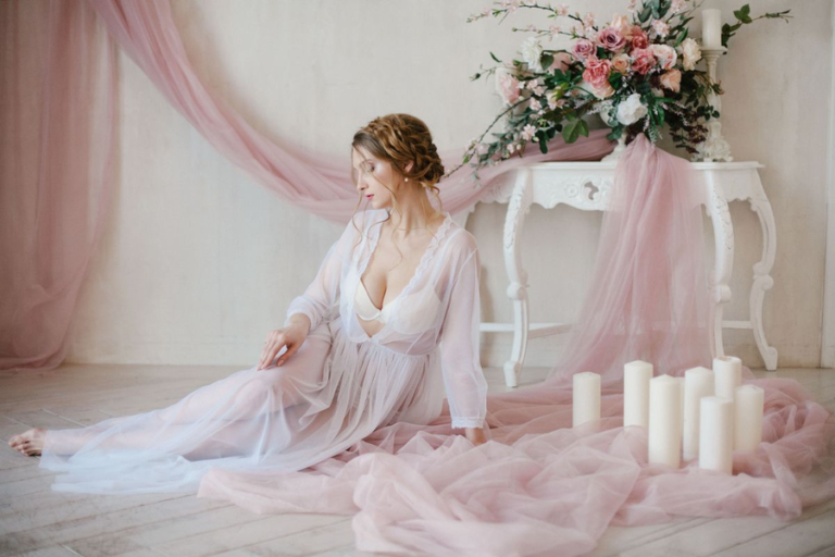 The project Morning of the bride with a boudoir dress Bridget