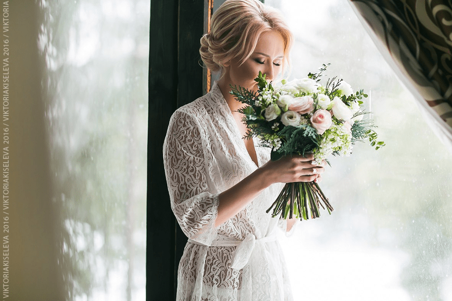 Bride Ekaterina in a lace dressing gown Natalie
