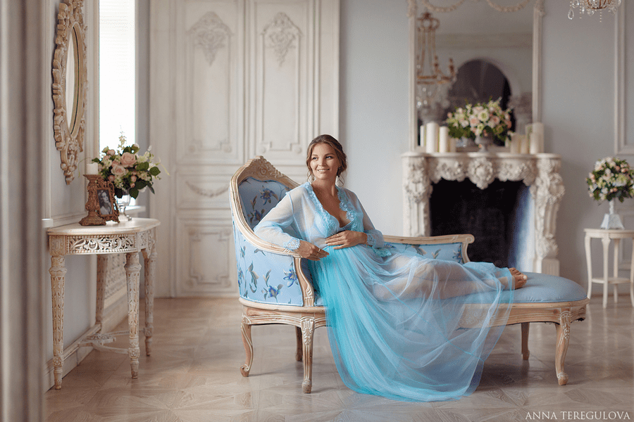 Pregnant photo shoot of Lyubov in Vivien's boudoir dress