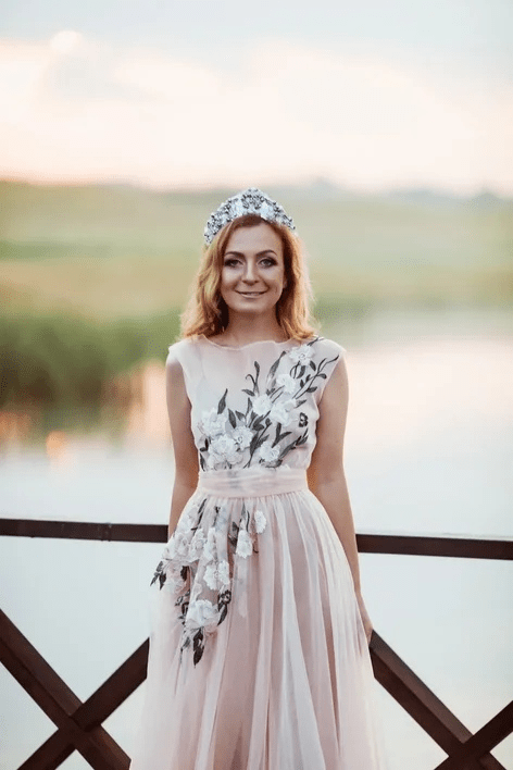 Anna in a Teya dress and a beige chemise